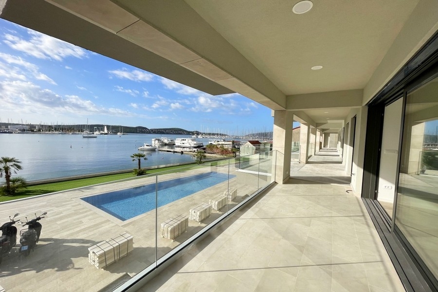 Buy apartment in the 1st row Croatia.