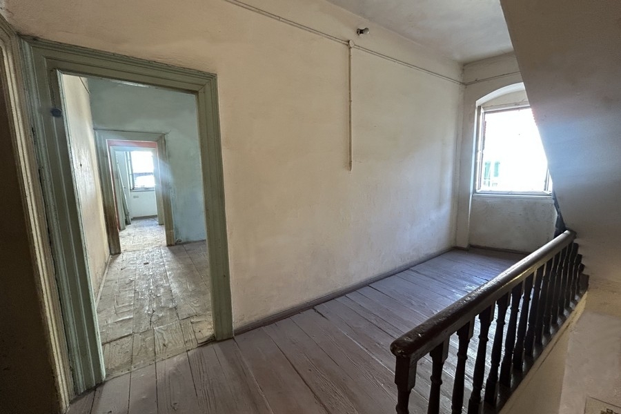 Apartment in need of renovation for sale in Split city center, Dalmatia