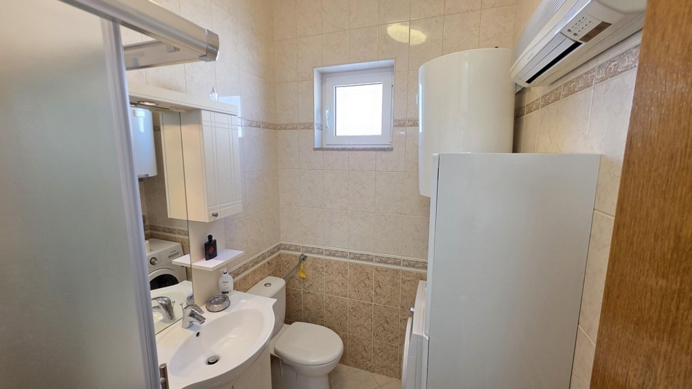Bathroom with toilet and washing machine