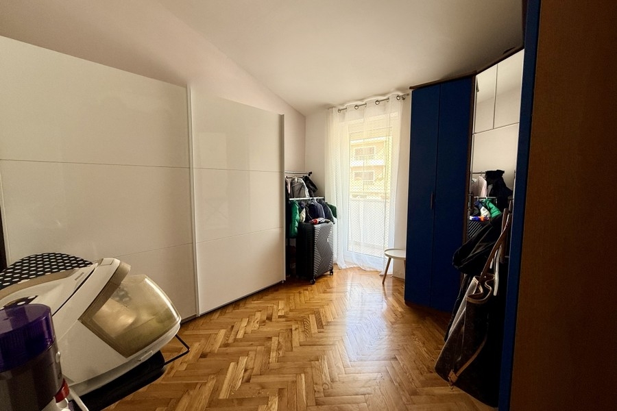 Room with storage space and versatility