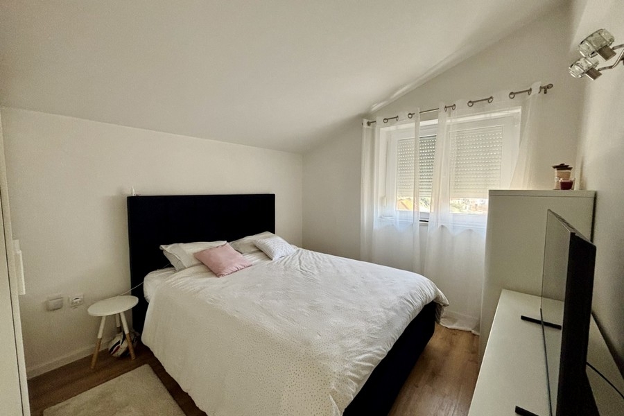 Bedroom with double bed and quiet atmosphere