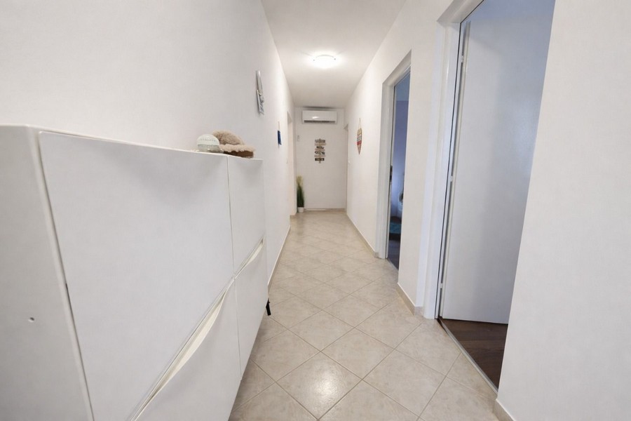 Hallway with access to the bedrooms