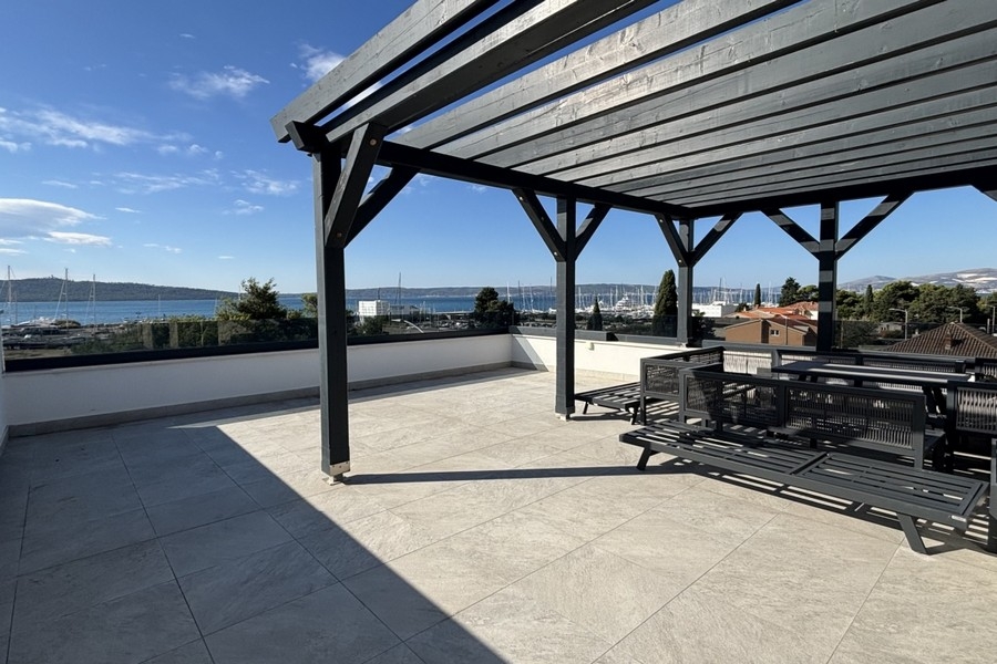 Penthouse with sea views A3907, Croatia.