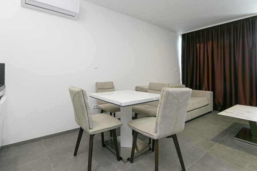 Air-conditioned dining area of ​​apartment A3908.