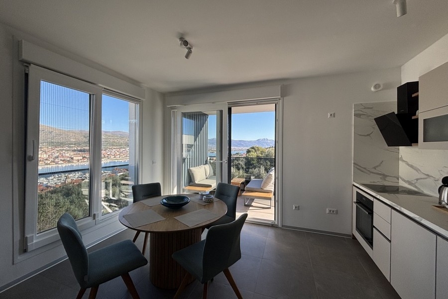 Living area with city and sea views - property A3909.