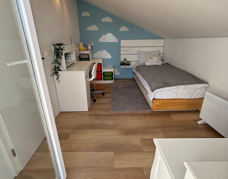 Room with access to the terrace and outdoor views