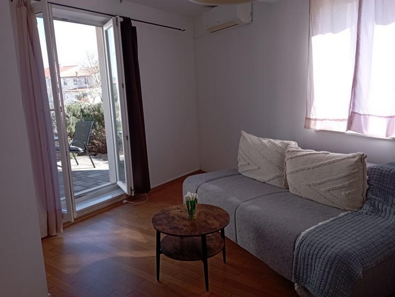 Living area with sofa and access to the terrace