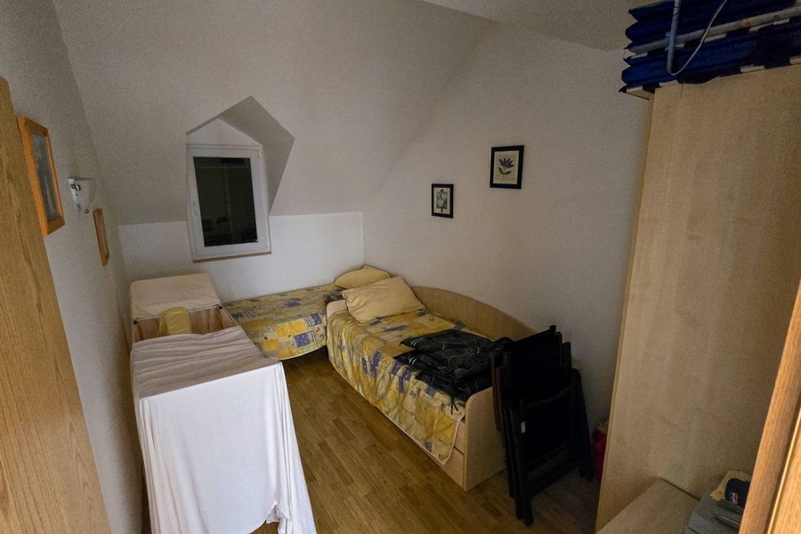 Second sleeping area with single beds under sloping ceilings