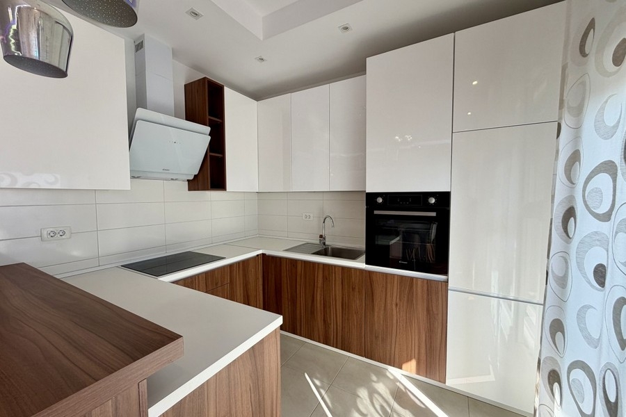 Modern fitted kitchen with high-gloss fronts and electrical appliances