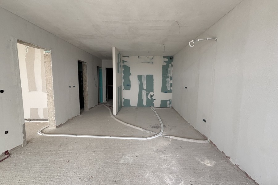 Room with access to the terrace and partial sea views