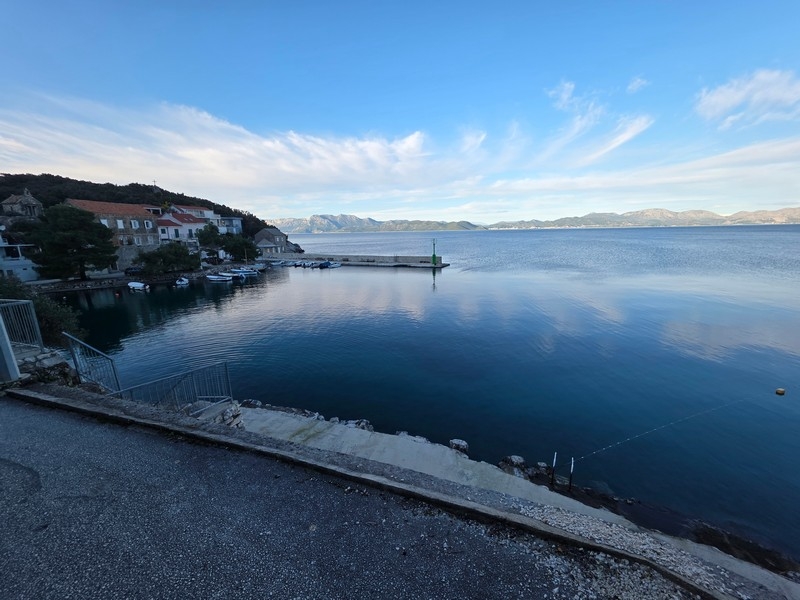 Seaside studio for sale in Peljesac, Dalmatia.