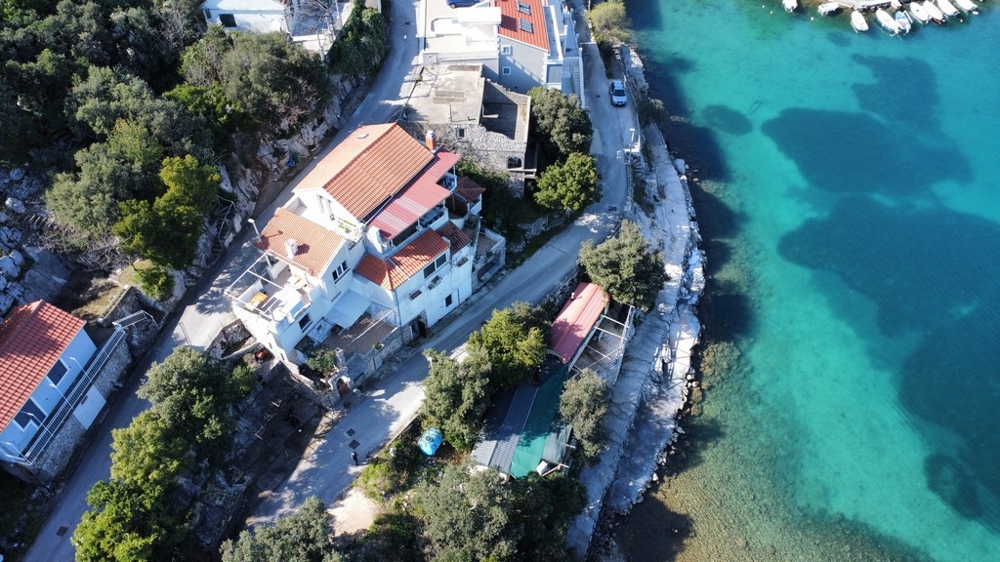 Small seaside apartment for sale on Peljesac, Croatia.