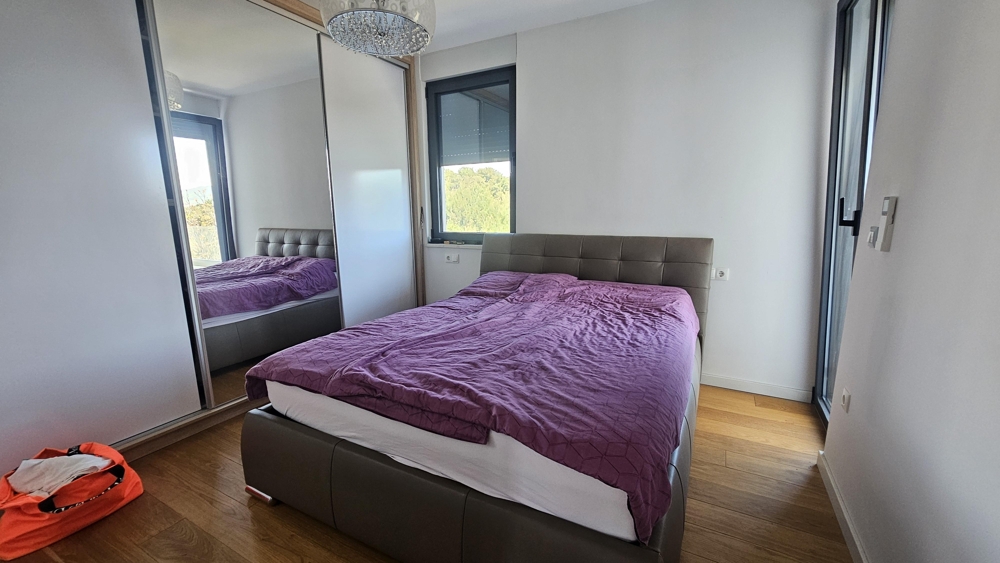 Bedroom with mirror wardrobe and double bed