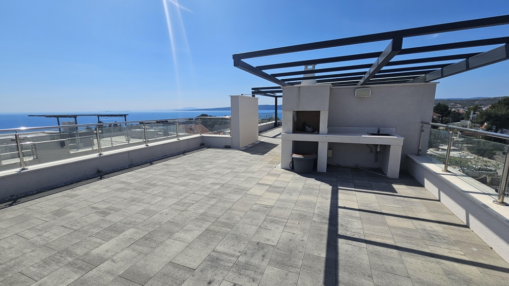 Roof terrace with pergola and summer kitchen and sea views