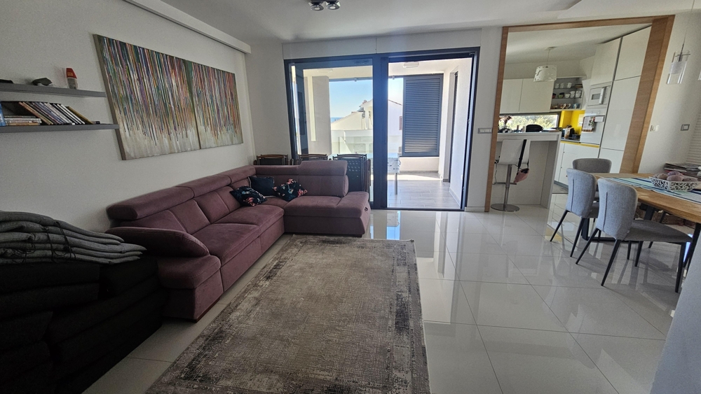 Living room with access to the balcony, modern furnishings