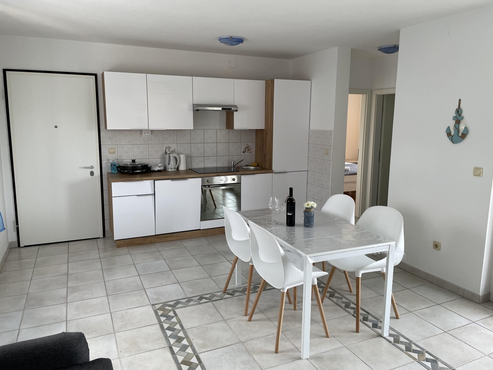 Open plan kitchen and dining area