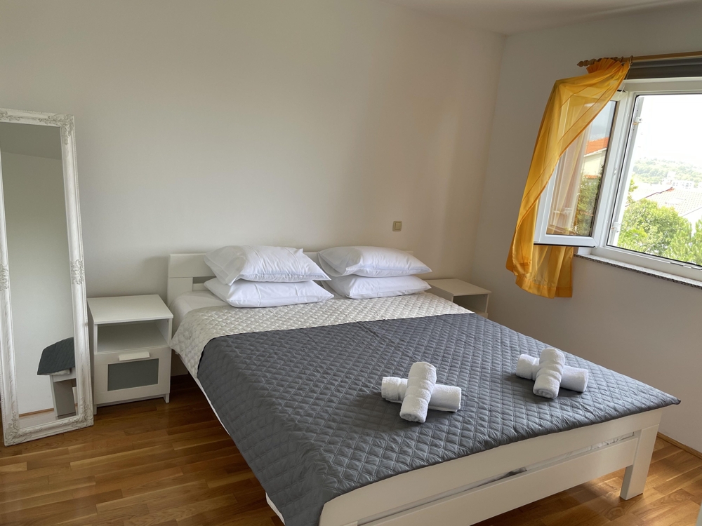 Bedroom with double bed