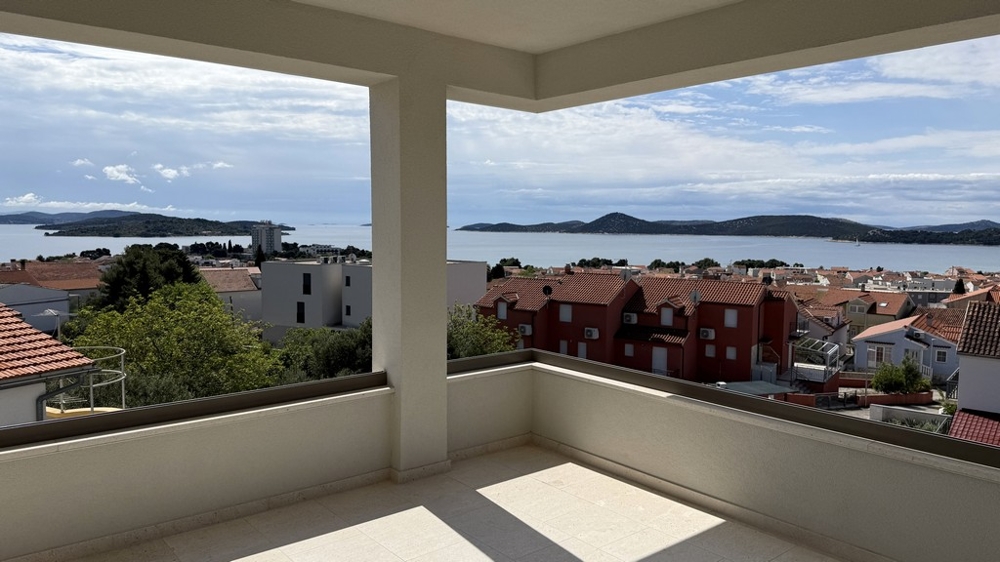 Apartment with sea view in Vodice, Dalmatia - A3938.
