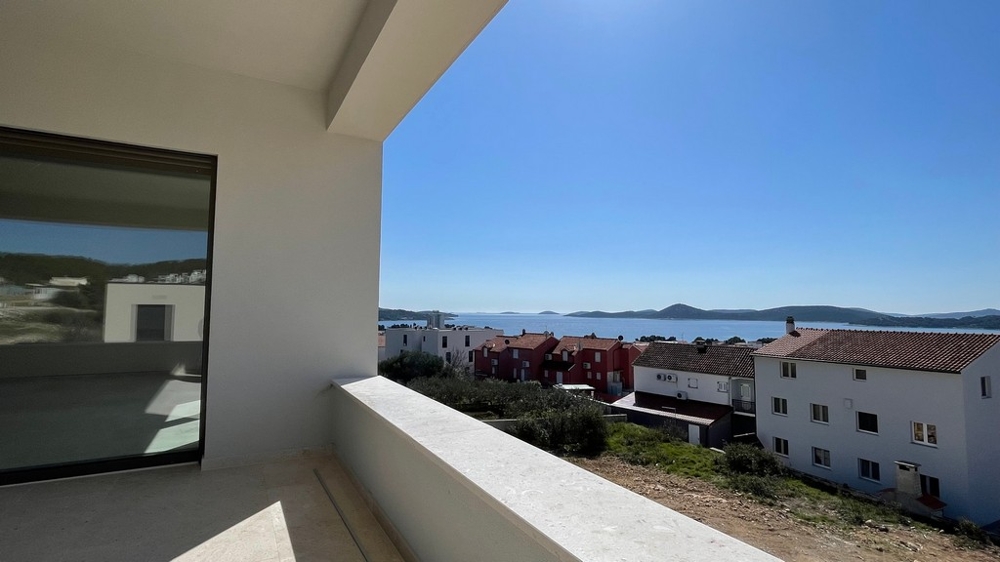 Spacious loggia with sea views and Mediterranean surroundings