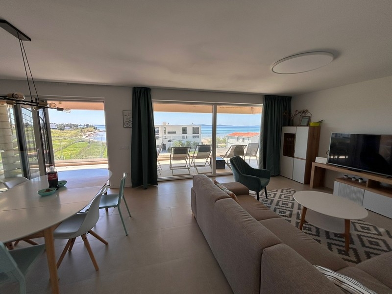 There is a sea view from the modernly equipped living area.