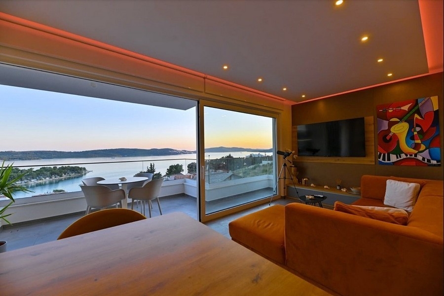 Penthouse with sea views in Trogir, Ciovo island.