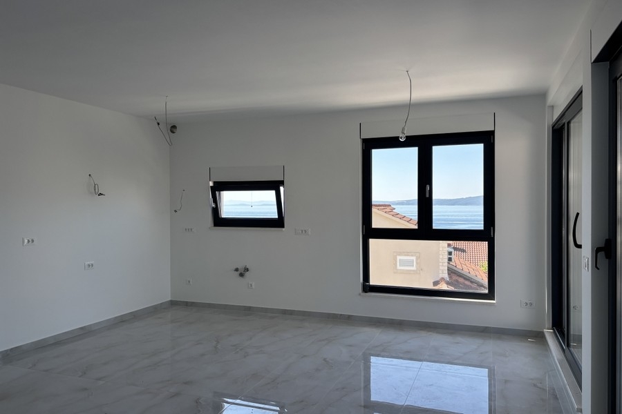 Open living room with access to the balcony and sea views