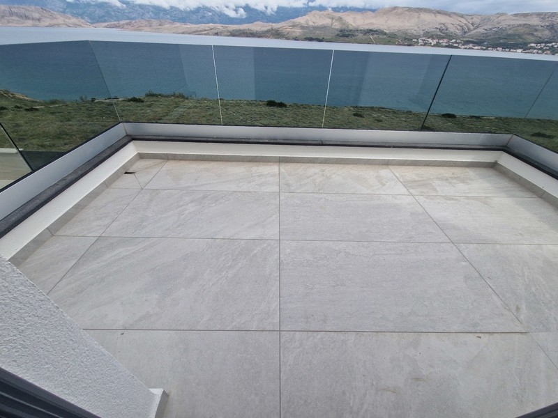 Terrace with beautiful views of the sea and mountains.