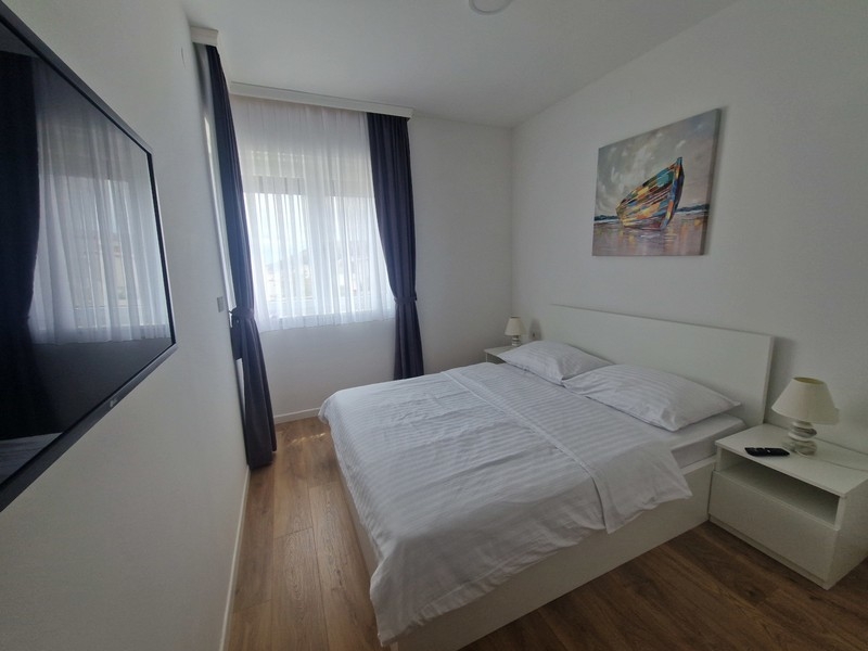 Bedroom with double bed and modern furnishings