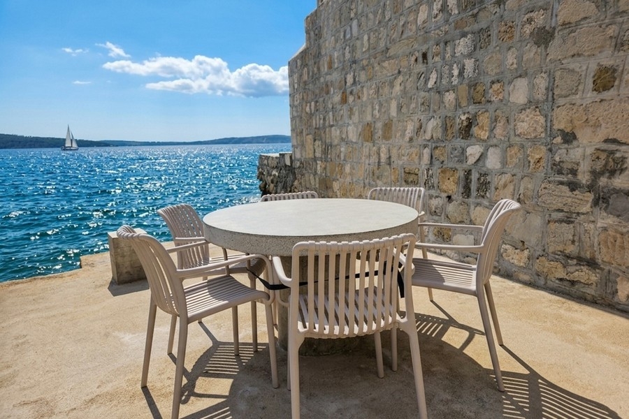 Terrace right by the sea with seating area - property A3952 near Split, Croatia.