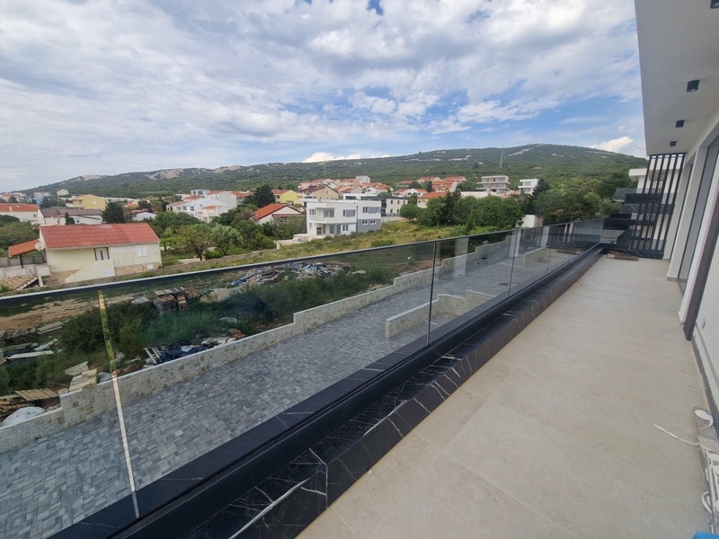 Spacious terrace with views of the surrounding area