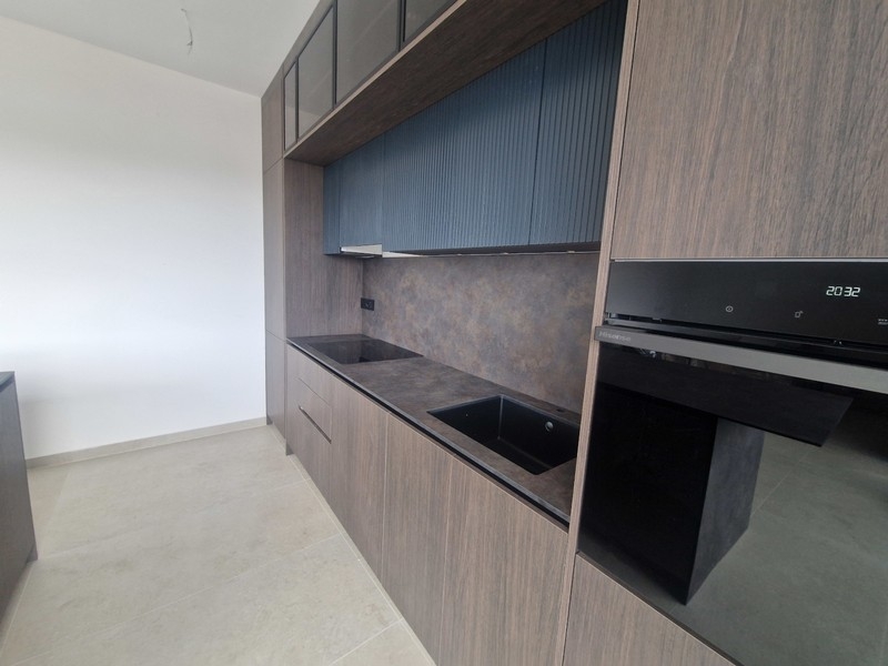 High-quality kitchen with dark fronts