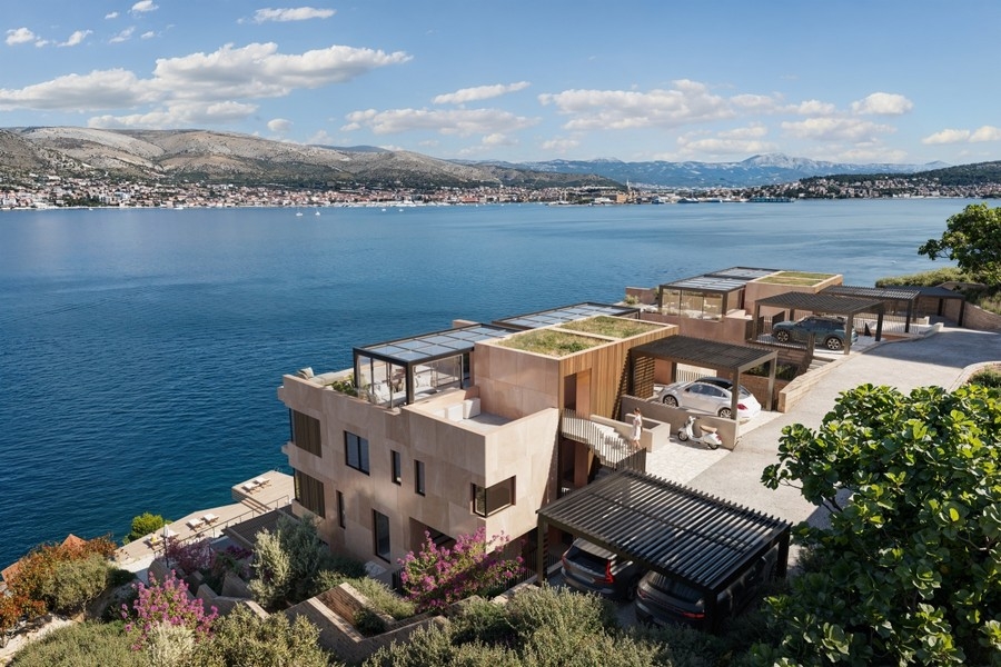 Luxury property with panoramic sea views