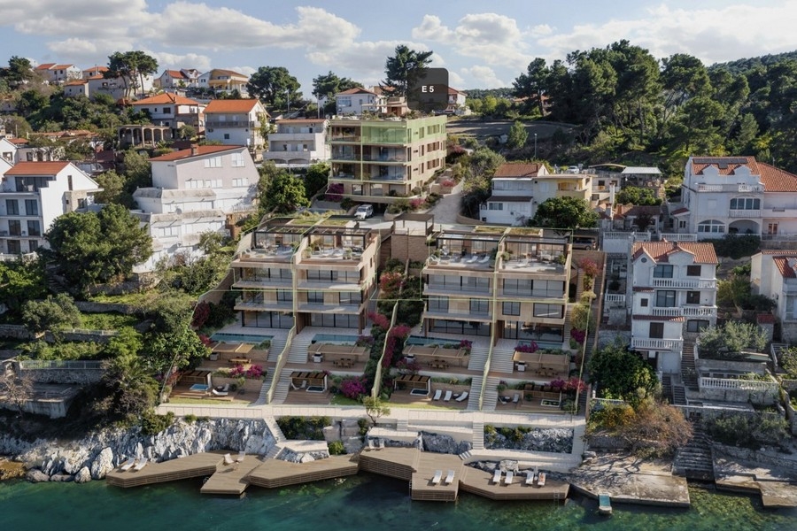 Exclusive apartments in the first row to the sea