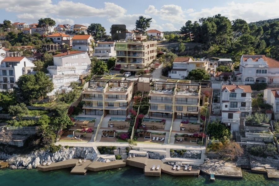 Luxury apartments with private terraces by the sea