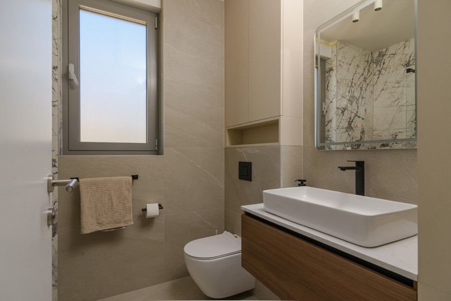 Bathroom with high-quality fittings