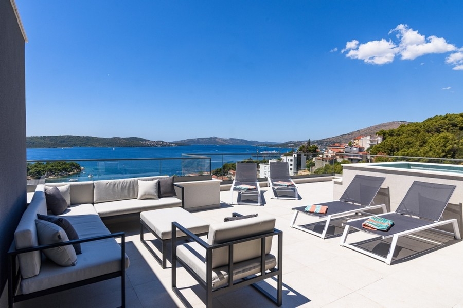 Spacious roof terrace with lounge and sea views