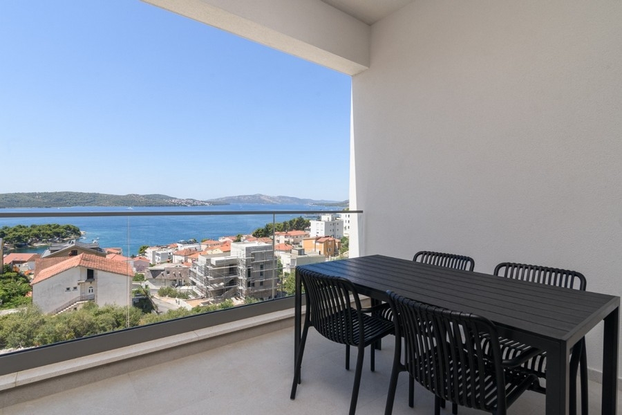 Terrace with outdoor area and sea views in Dalmatia