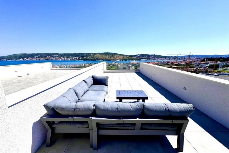 Roof terrace with lounge and sea views in Dalmatia