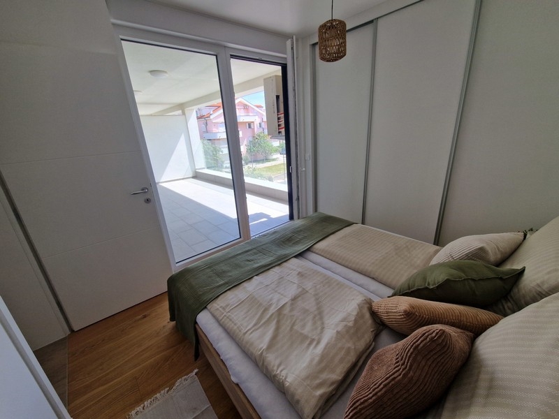 Modern bedroom with access to the terrace