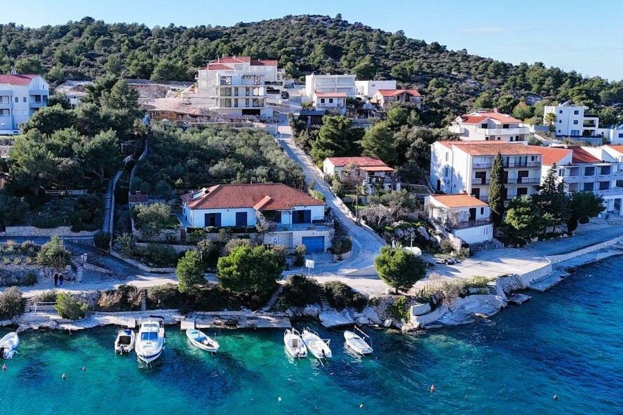 Coastal location with boat dock and sea views in Croatia