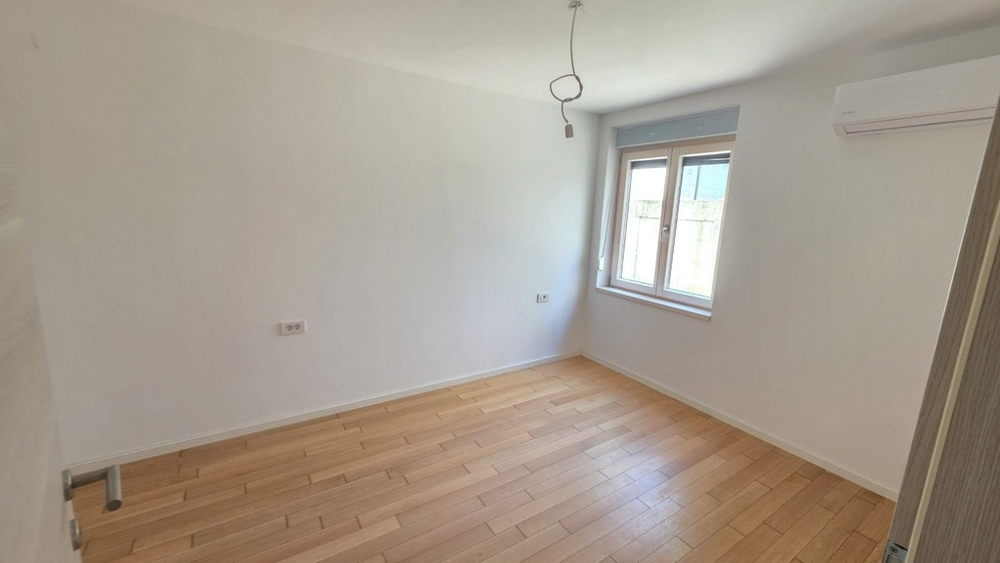 Bedroom with parquet floors