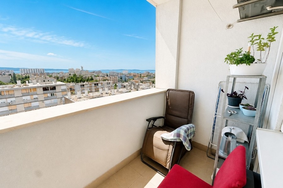 Balcony with panoramic sea views