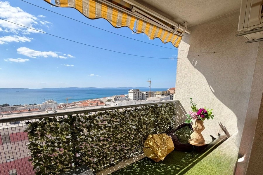 Loggia with awning and view of the Bay of Split
