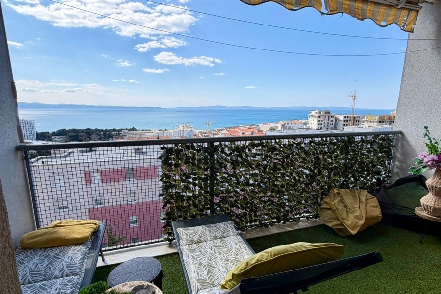 Sun loungers on loggia with panoramic views