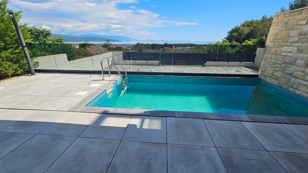 Pool with terrace and panoramic sea views on the island of Krk