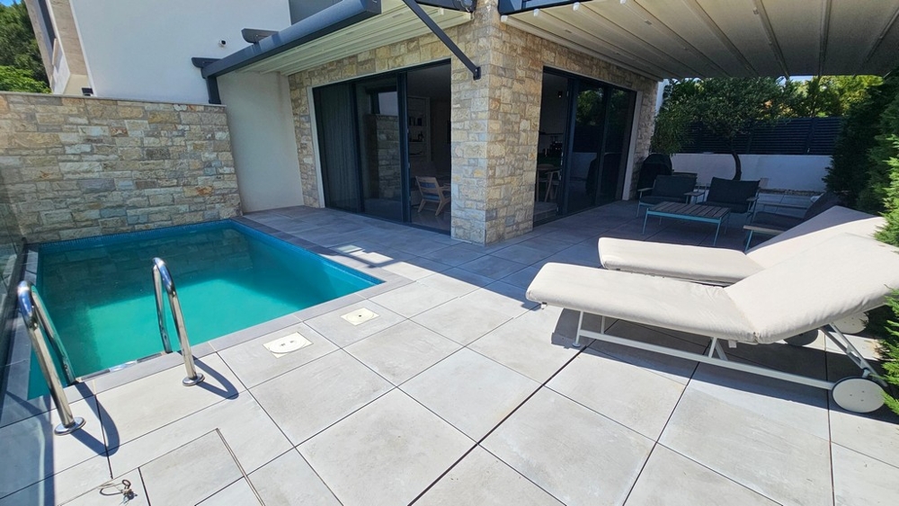 Pool and covered terrace with lounge area