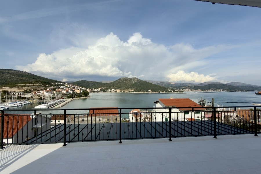 Terrace with sea views of Marina Bay