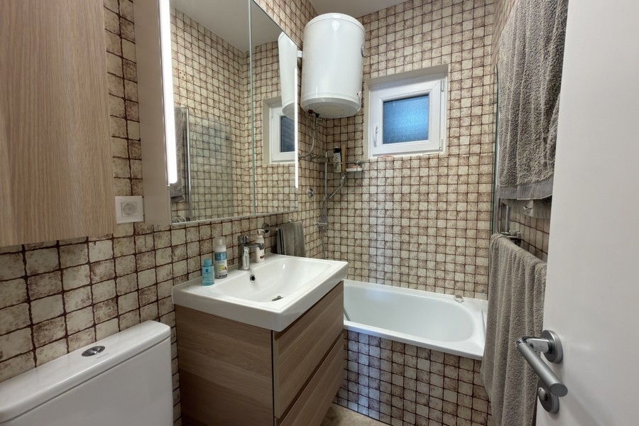 Modern bathroom with mosaic tiles