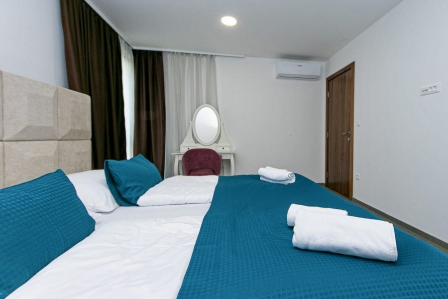 Bedroom with double bed