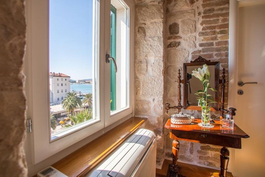 Apartment in Split with window and sea view